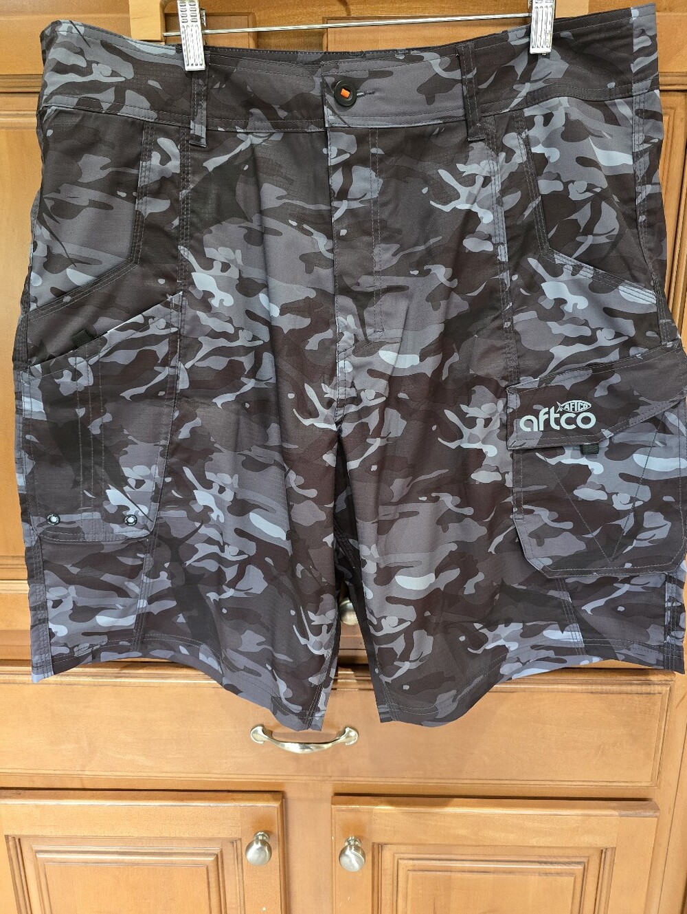 AFTCO Men’s Gray & Black Camo Cargo Shorts